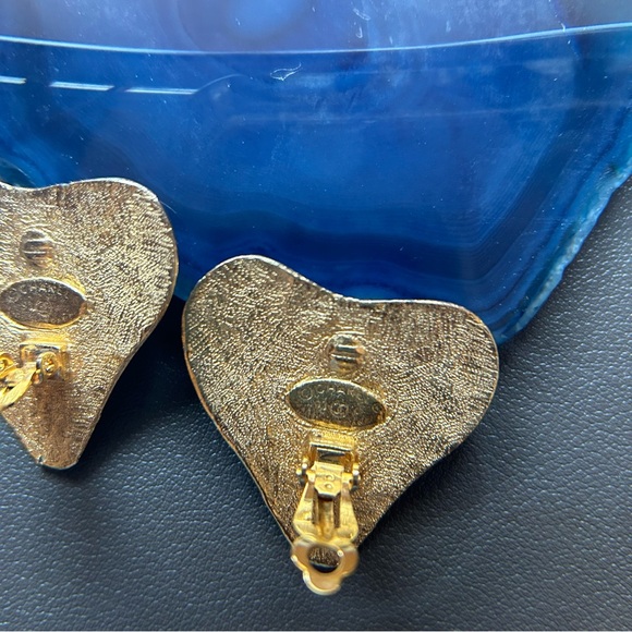 Vintage Chanel CC Heart Clip On Earrings - Picture 8 of 8